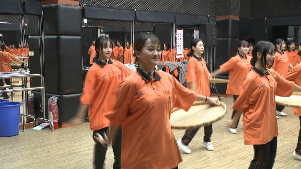 原民舞蹈老師攜手原民議員　進校園與學子嗨跳原民舞蹈