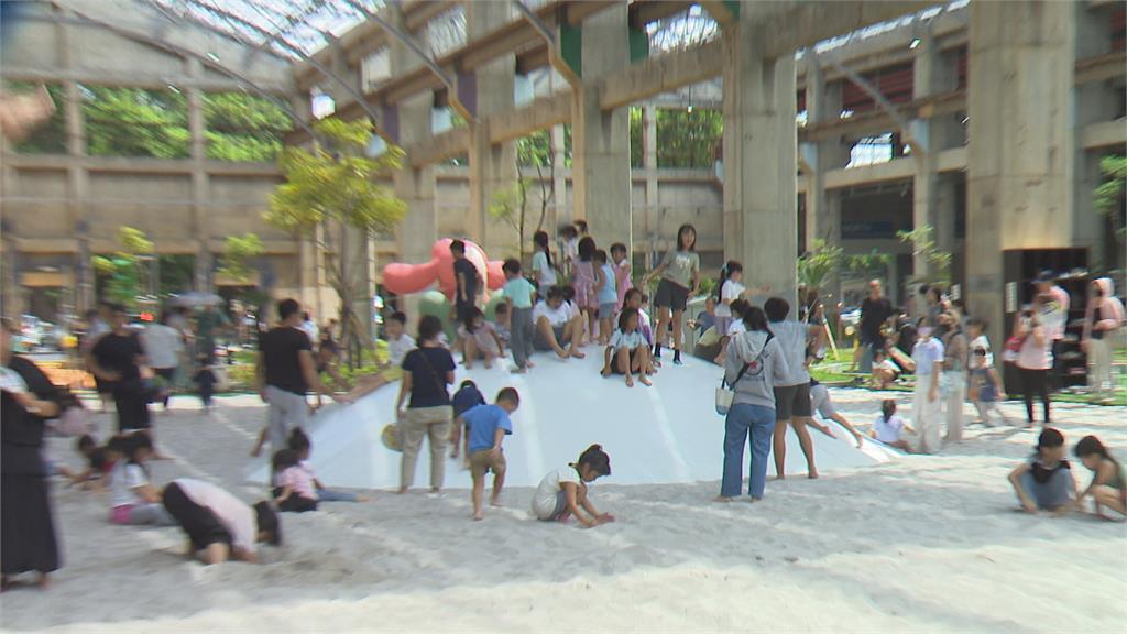 台鐵高雄機廠華麗變身親子遊樂園　父親節開園了