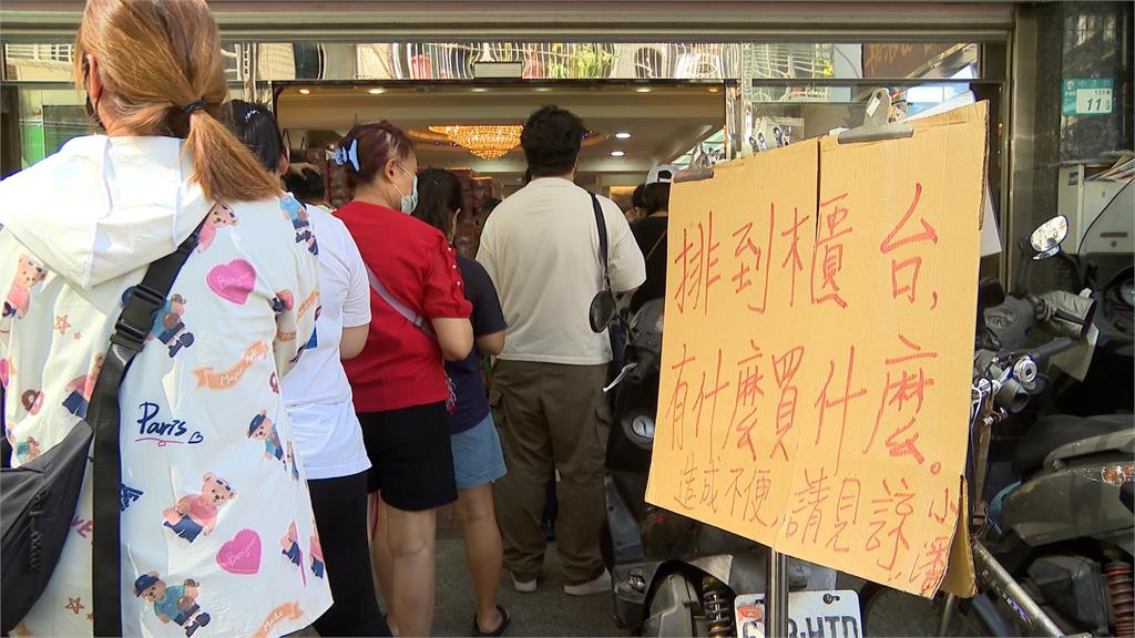 板橋鳳梨酥名店宣布連休22天!民眾趕店休前搶購