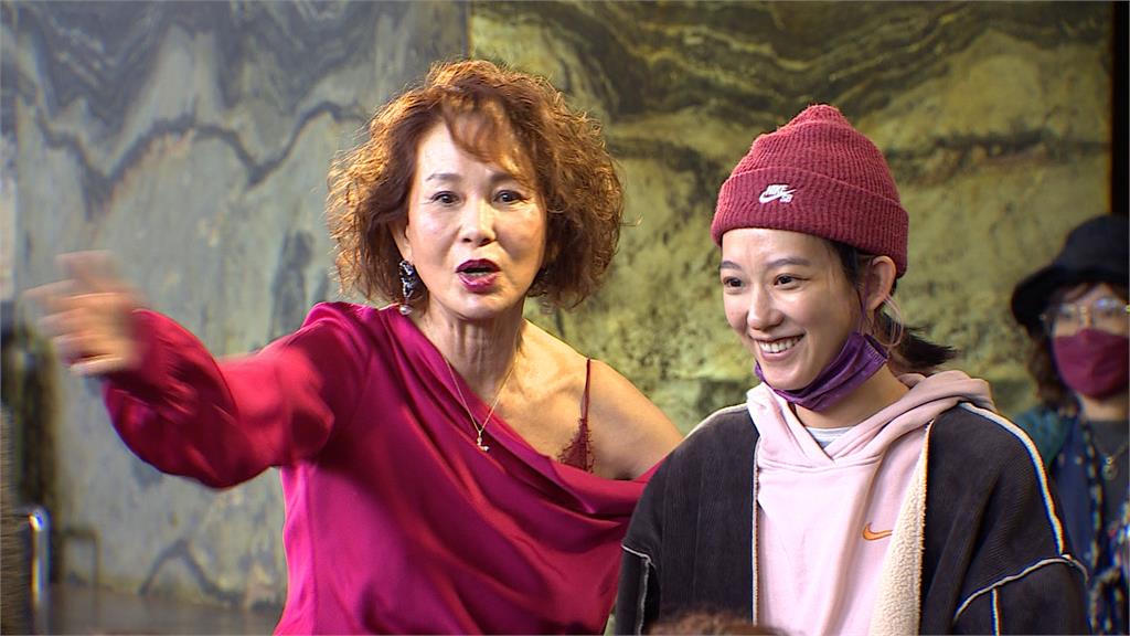 乾媽周丹薇意外透漏　孟耿如在英國　已兩年沒見