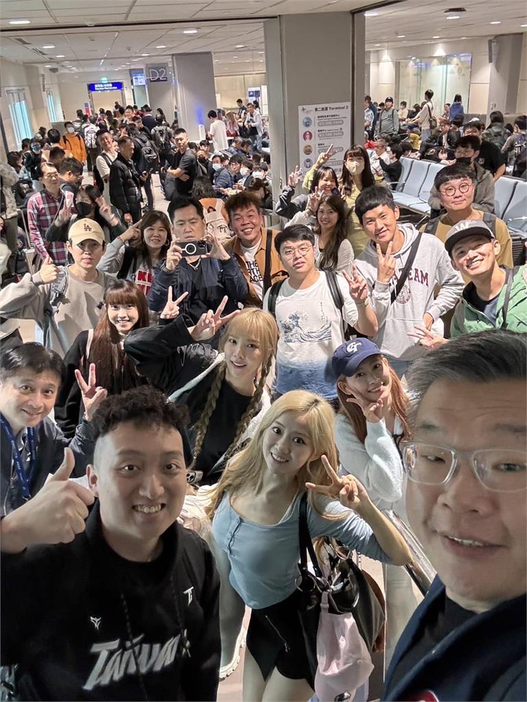 12強賽/蔡其昌曬照失手流出「台灣隊最狂後援」!網一看嗨爛:祕密武器去東京了