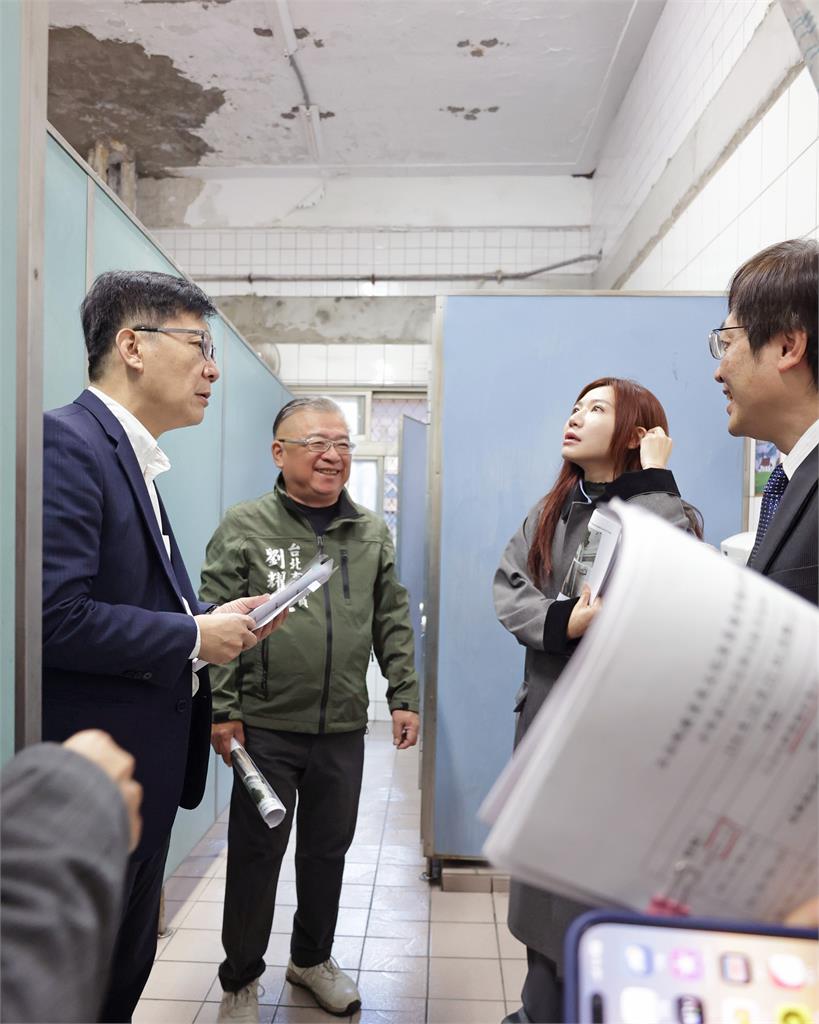 快新聞/打造安心學習環境!吳沛憶爭取校安升級 攜教育部考察萬華國中小