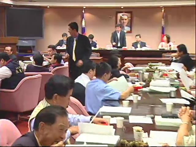 快新聞/藍白封殺27名監委!鍾佳濱撕怒轟「雙標」:調降修憲門檻才是正道