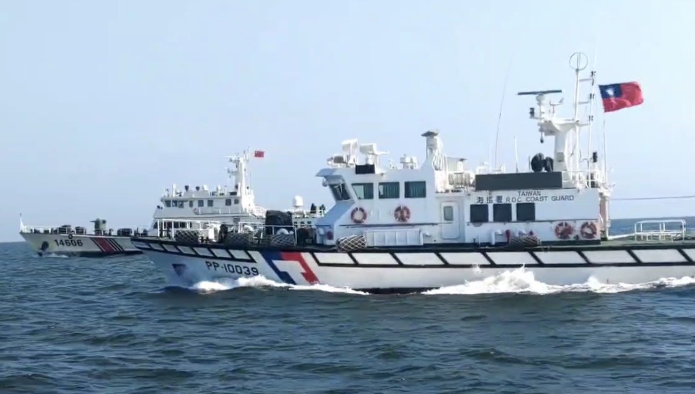 快新聞／中國海警無下限！假裝「執法巡查」硬闖台海　海巡人員開嗆驅離