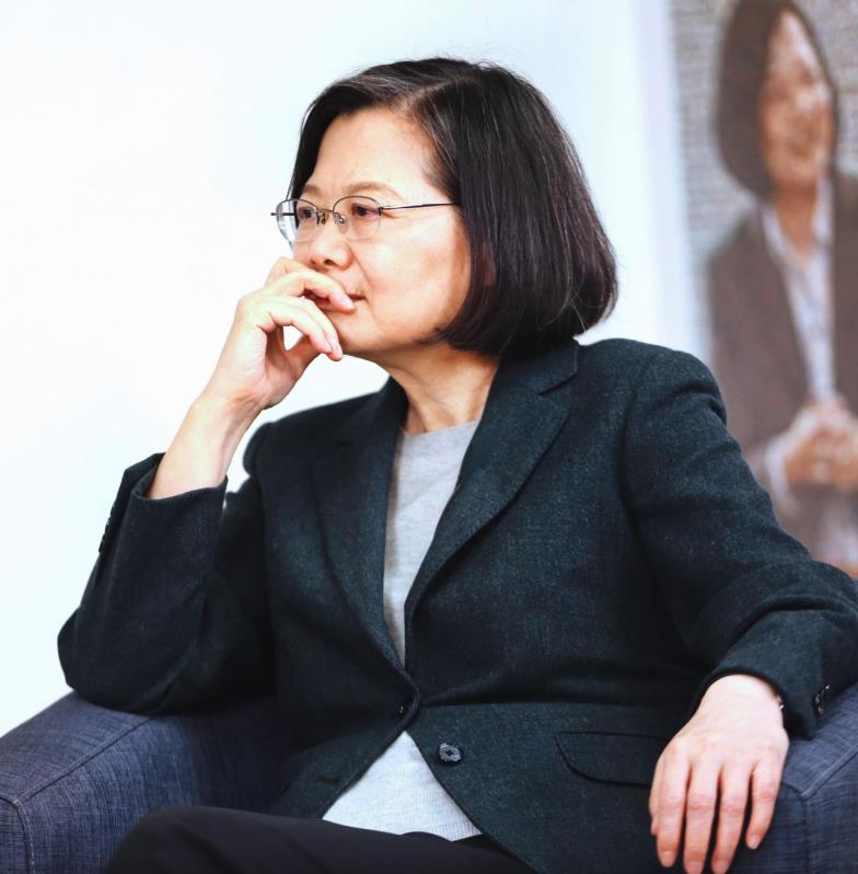 擋藍白「普發一萬元」重傷726大罷免？財經網美道歉：為了我們的國家