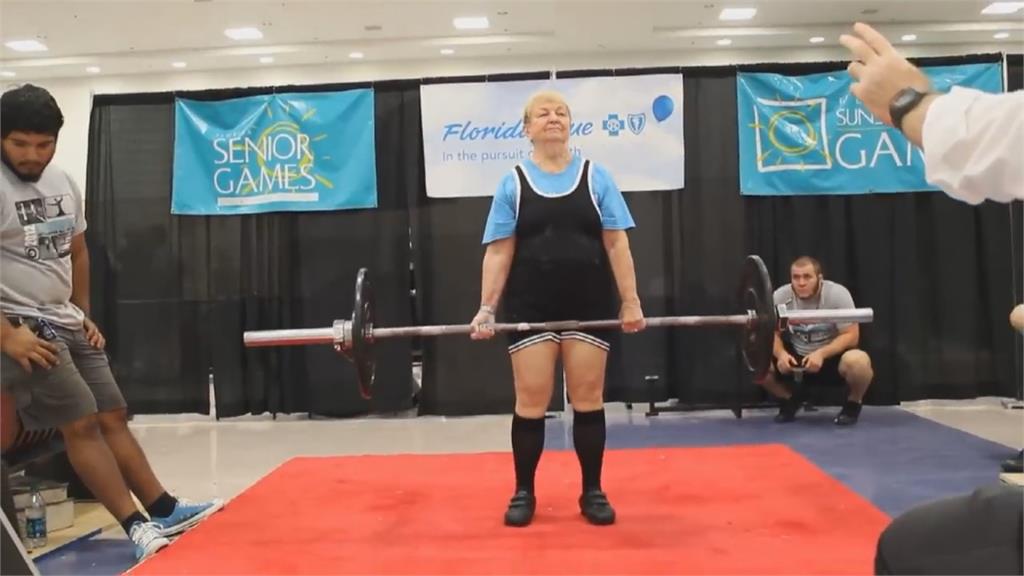 百歲阿嬤參賽　成世界紀錄最年長舉重運動員