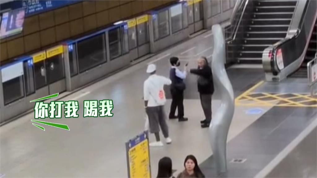 捷運市府站與街友衝突! 酒醉洋男自稱YouTuber推警遭壓制