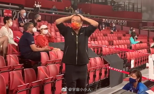 林昀儒讓樊振東陷苦戰！中國桌球主席「緊張抱頭」　殭屍跳畫面曝光