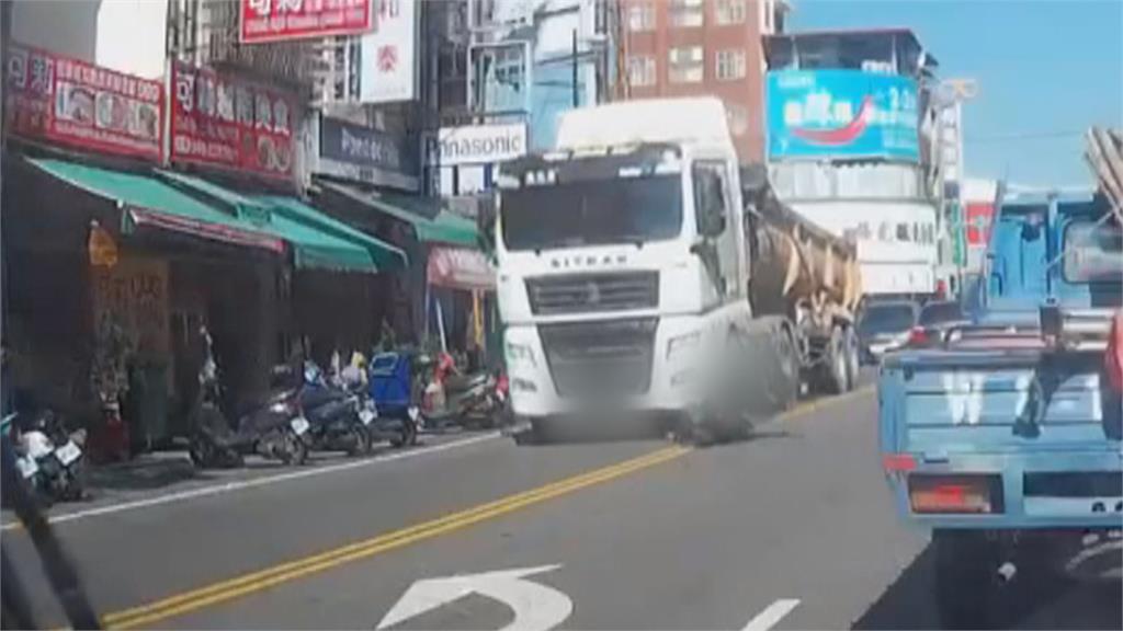 視線死角釀禍? 南投8旬騎士遭砂石車撞上小腿捲入輪下