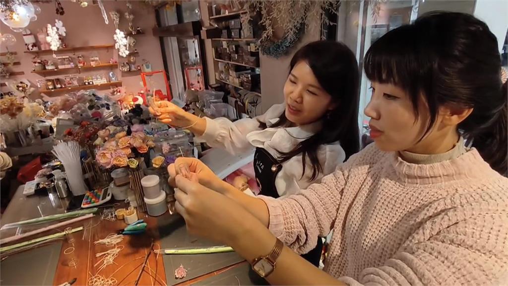 成品外觀仿真花！花店業者引進水晶花"過年增喜氣"