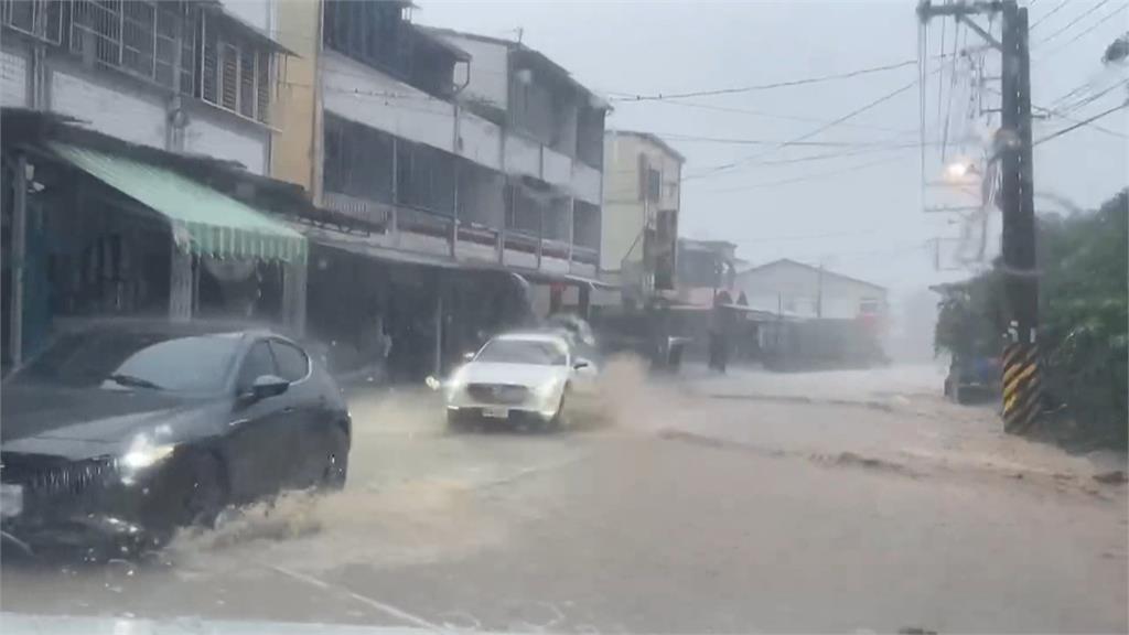 高雄山區週三單日雨量成史上第三 陳其邁:發布土石流警戒撤離逾2700人