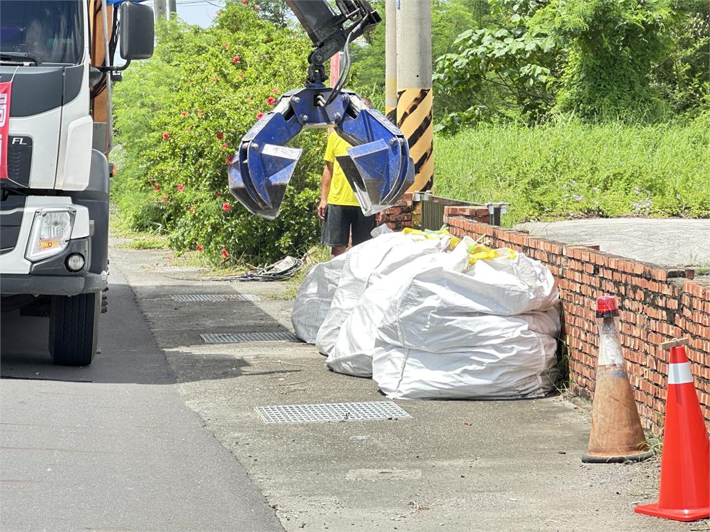 快新聞／丹娜絲過境！大量房屋石綿瓦毀壞　南市府揭成效：累計清運1273公噸