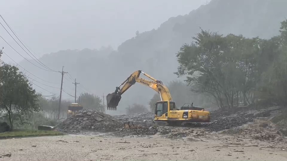 快新聞／超大豪雨+土石流阻斷道路　宜蘭英士村急撤離274人