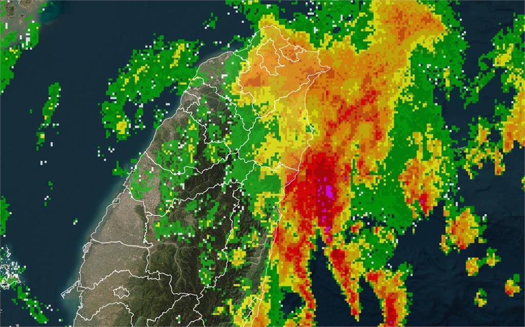 鳳凰逼近「離台恐散成熱帶低氣壓」!網見最新狀態驚「變小麻雀?」氣象粉專警告了