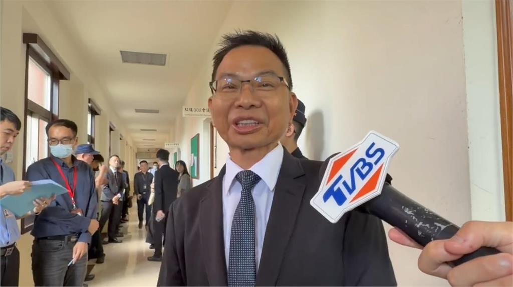 快新聞／許忠信質詢炫耀飛行外套！顧立雄傻眼、眉頭鎖　本人回應了