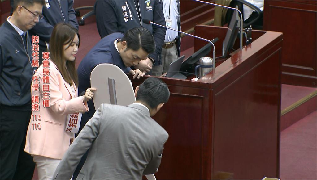 市場處副處長性騷女同仁記大過將調職 蔣萬安宣誓性騷零容忍