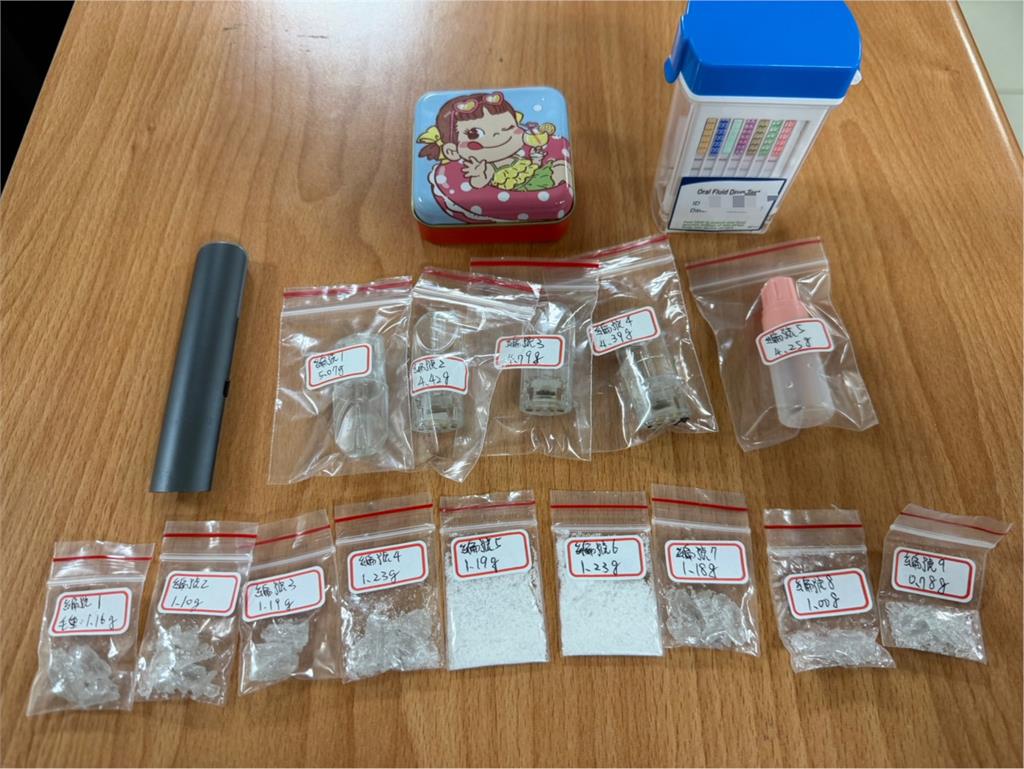 趴下! 毒駕巷弄內狂飆 警將人拽下 4人被壓制在地