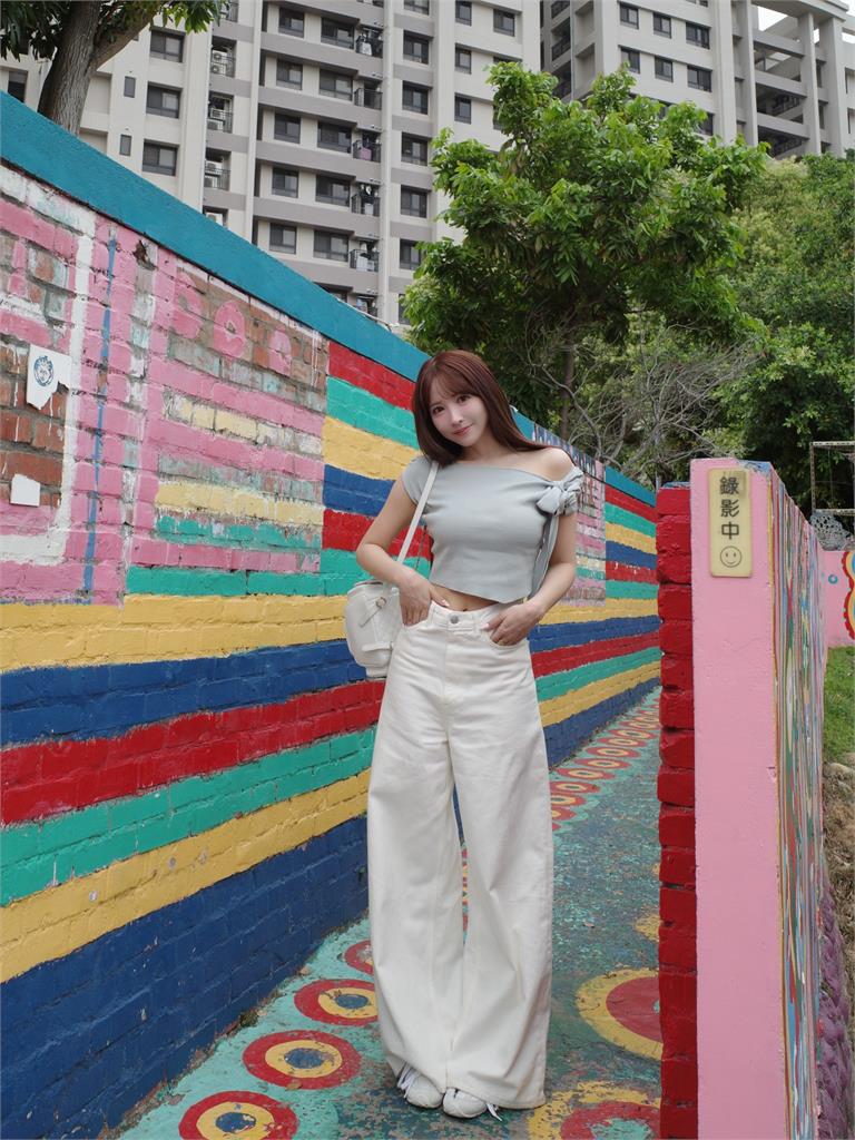 彩虹眷村「中空正妹」是三上悠亞本尊！上衣布料太滑「雪白領域」猛展開
