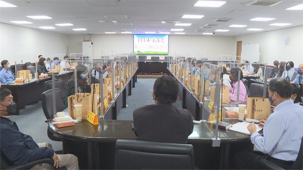 台南正副議長之爭 邱莉莉登記參選、郭信良拋總統牌