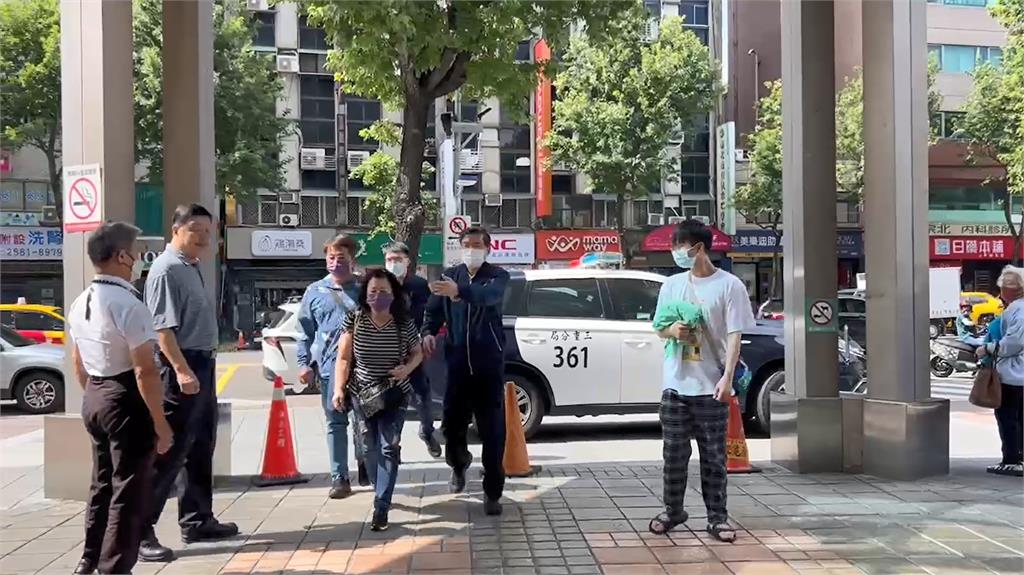 殉職員警黃瑋震是警察世家 侯友宜允諾全力追究肇責