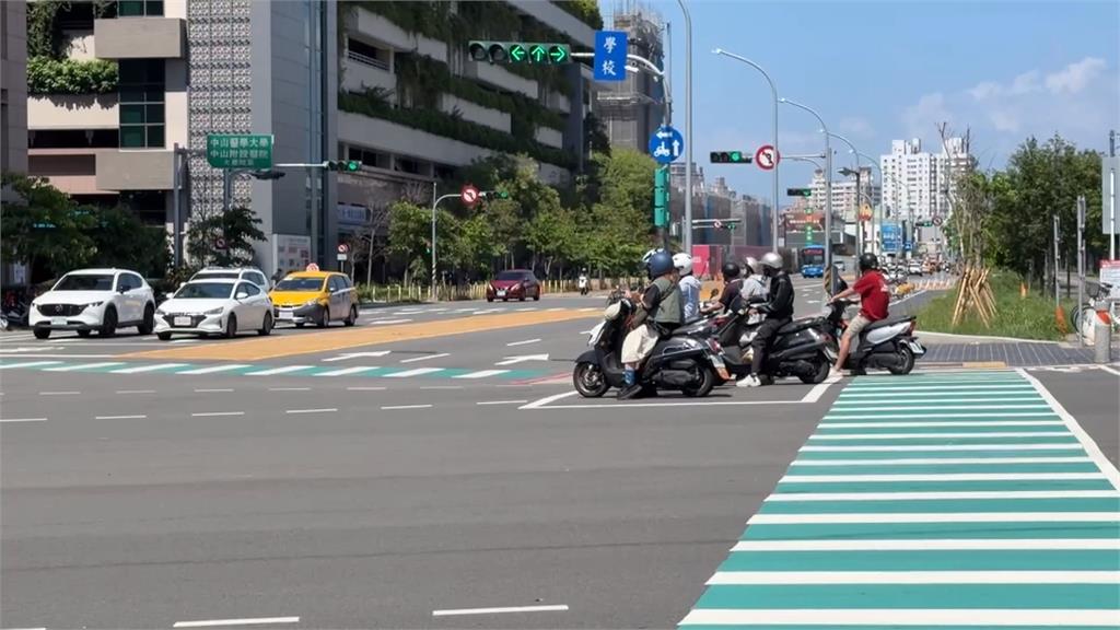 機車族「乖乖待轉」竟被罰1800元？只因「踩中1陷阱」網傻眼：逼我違規？