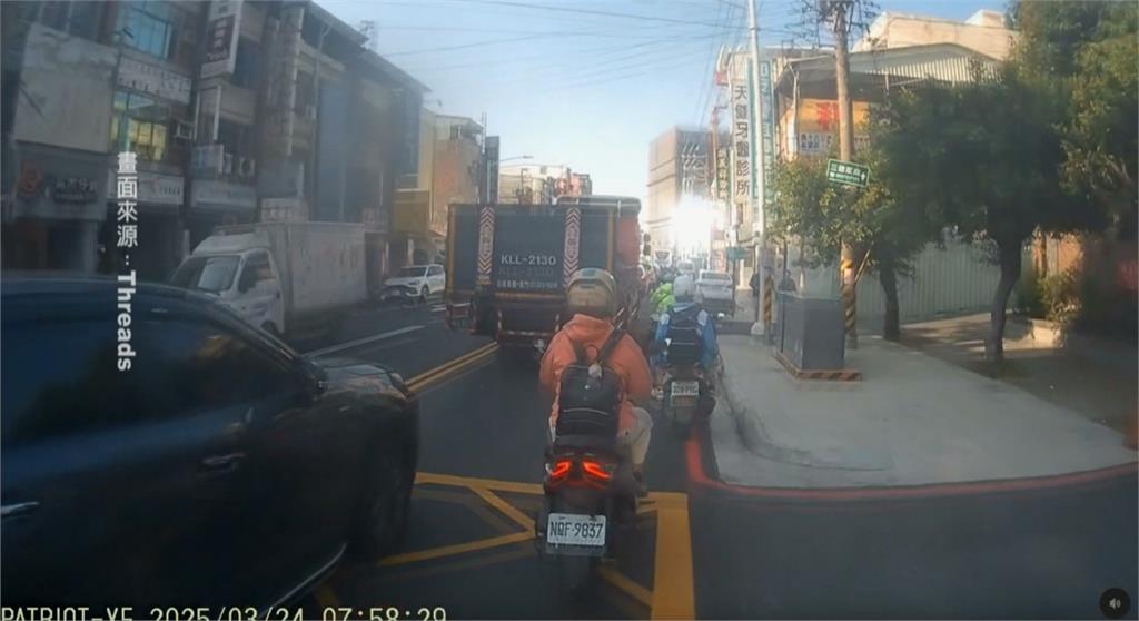 高雄左營402戶跳電!誤觸路燈變壓器引爆炸 「元凶」當場遭電死