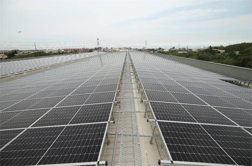 60年老牌台廠推綠能 達德能源與文來金屬合作興建太陽光電場落成 