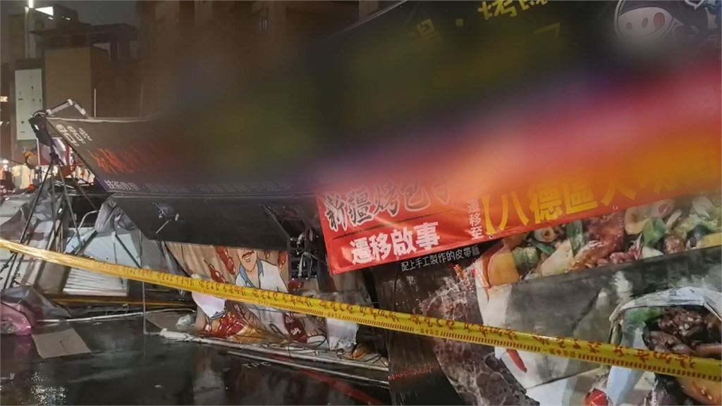 薔琵強風吹倒整排攤架棚　砸2車幸無傷人交管善後