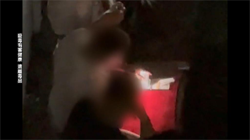 停車場有人公然吸毒? 員警到場未進入仔細查找