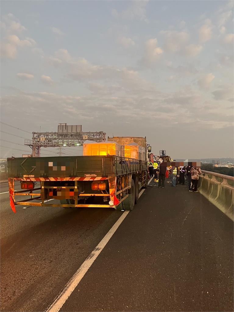 最新／國3傍晚車禍！大貨車撞前方2車釀3傷送　車流回堵約8公里