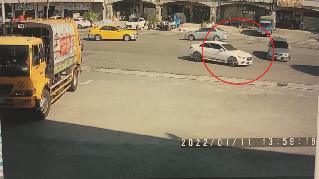 雙B失控撞加油站 肇事者顱內出血重傷送醫