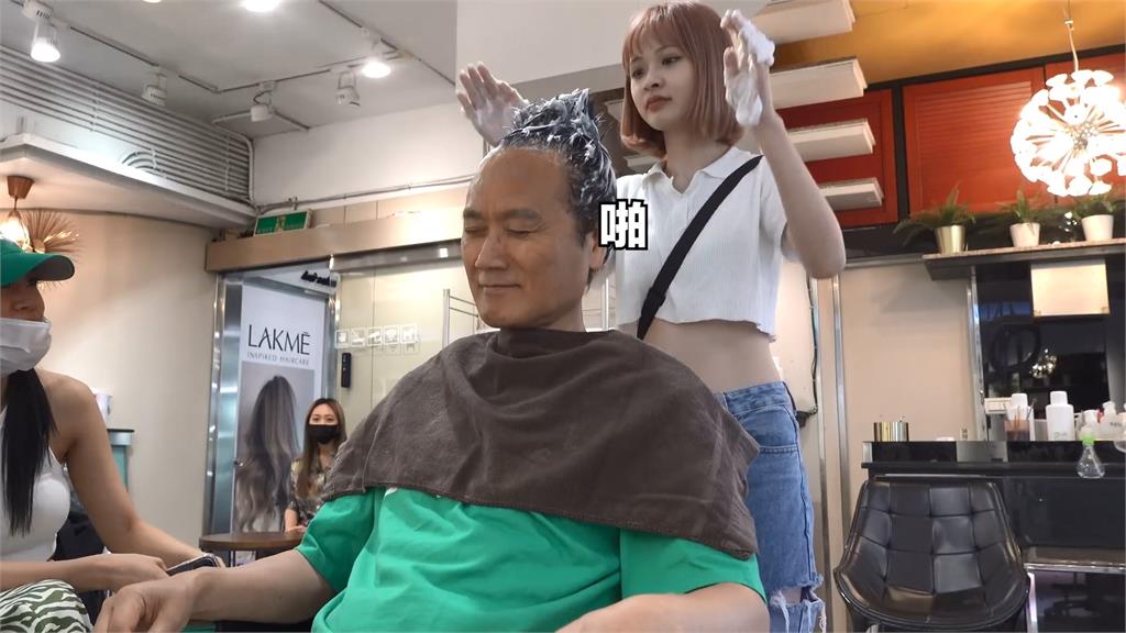 南韓爸體驗台式洗頭被惡整！偷拍頭、玩髮型笑喊：這什麼呀