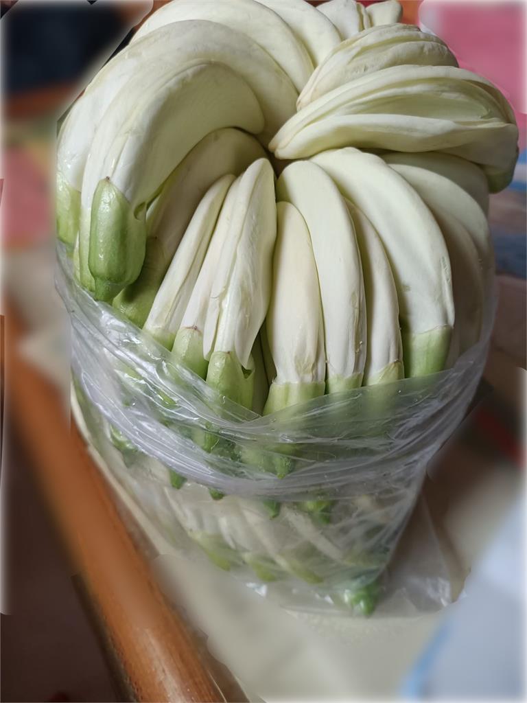 新品種香蕉？鄰居送「超奇特蔬菜」主婦看傻求救　神人曝解答