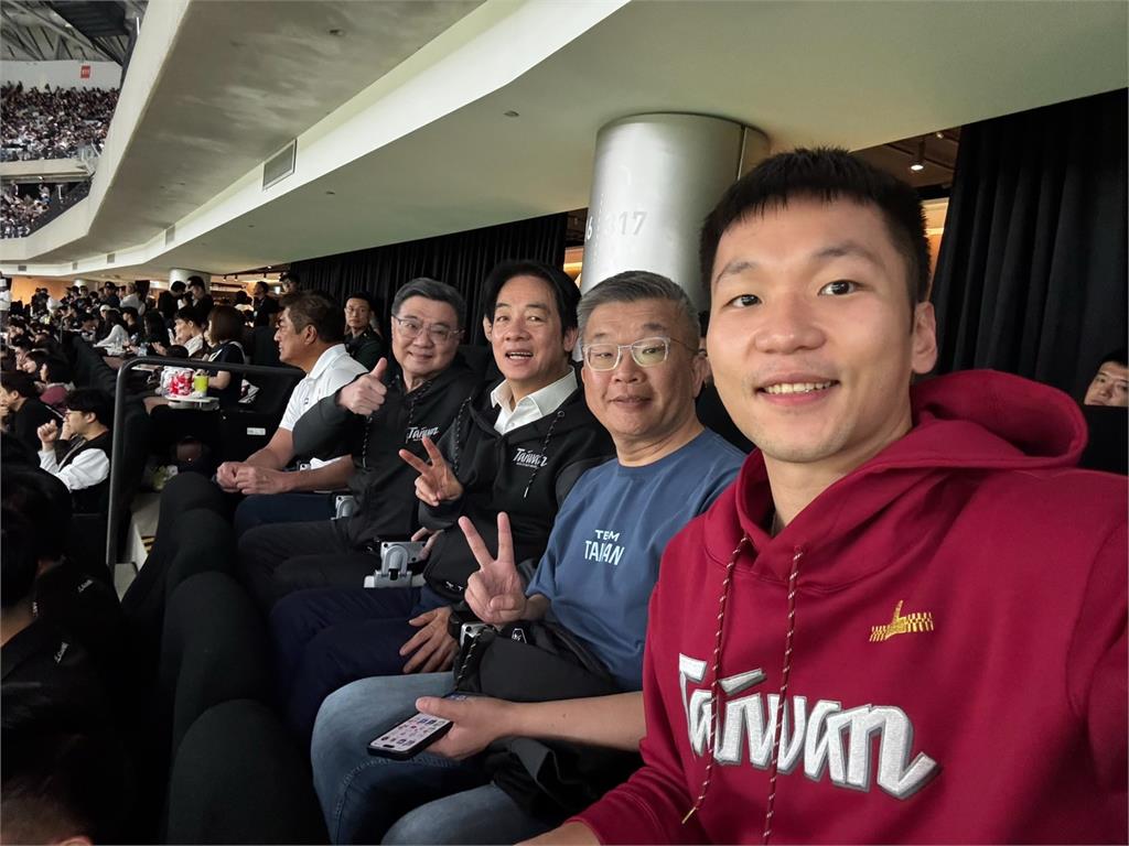 快新聞／古林睿煬對決老東家火腿隊　賴總統大巨蛋舉「應援巾」力挺嗨翻