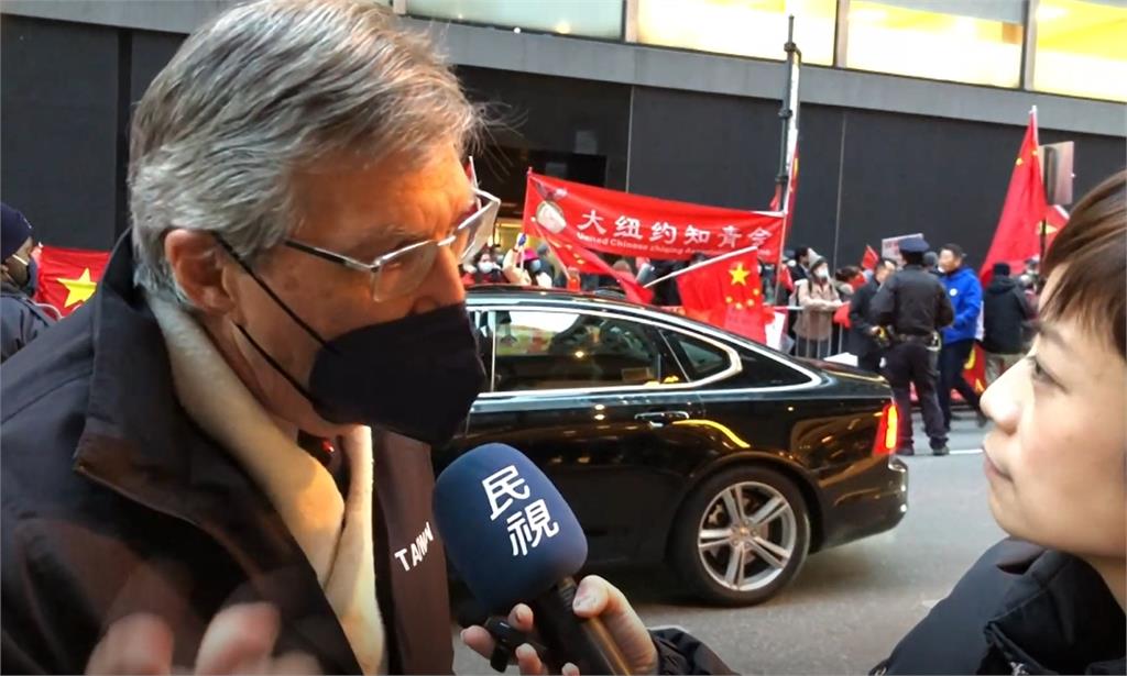 中國僑民抗議蔡英文嗆「不能說總統」　記者霸氣反擊：我們台灣人當然叫總統
