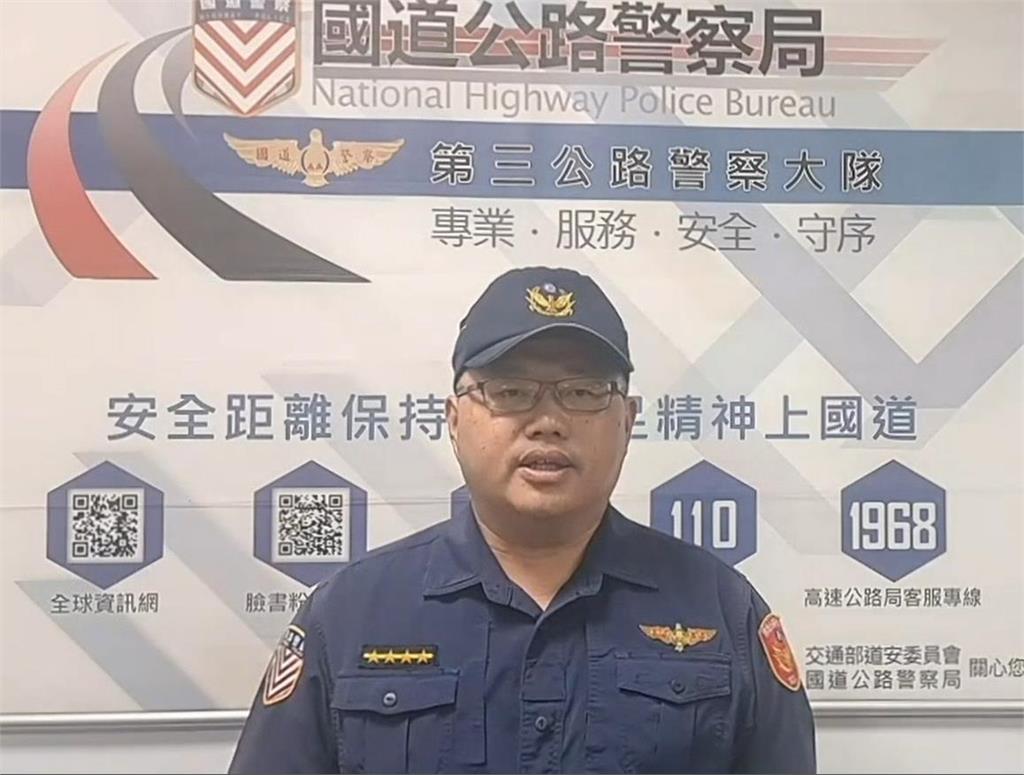 快新聞／直擊！國1台中段驚見拖鞋男狂奔「畫面曝光」　網看傻：真正的跑路