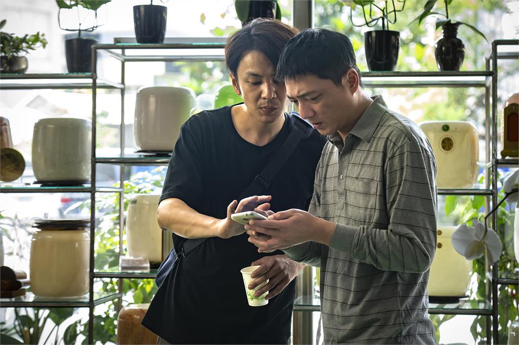 嬌妻別看!張書偉療「情傷」奔南迴公路 「同性伴侶」伴身旁 坦言:感動