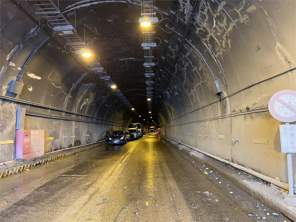 快新聞／山陀兒暴雨強襲蘇花公路土石流！　匯德隧道8車14人受困