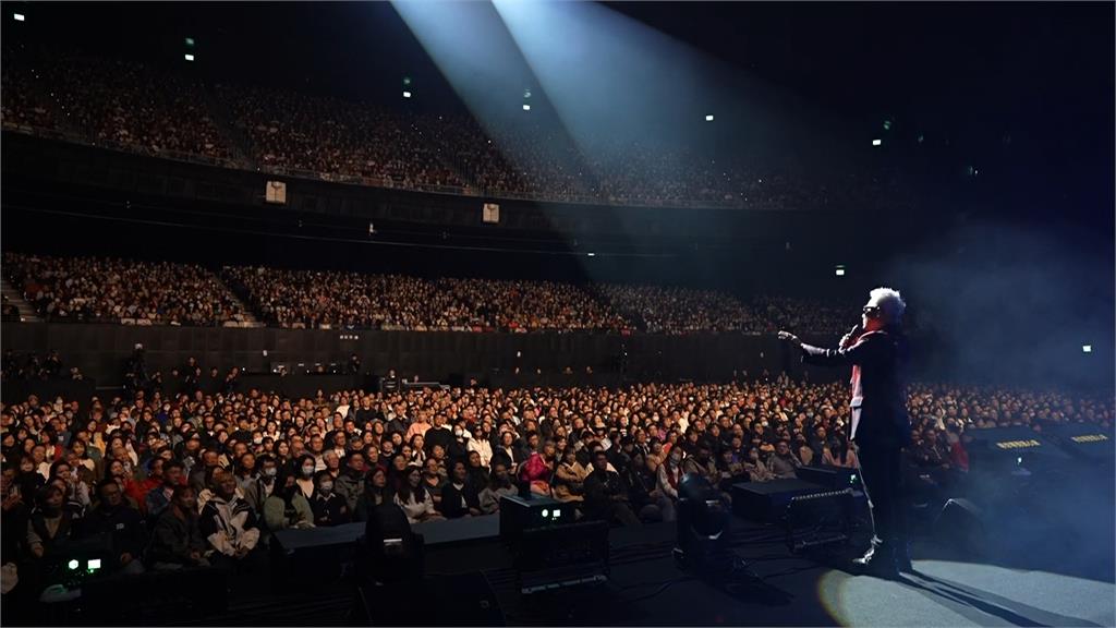 巫啟賢睽違12年返台開唱 萬人合唱「等你等到我心痛」