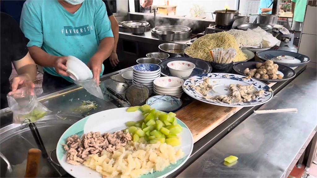 台灣趴趴走/嘉義傳統早午餐吃得痛快 美味豐富精采的「滷熟肉」配「古早味胡瓜湯」