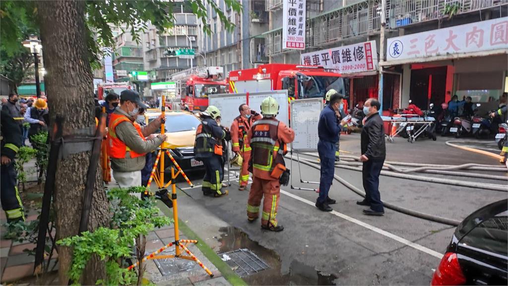 快新聞／新莊民宅火警濃煙狂竄　1人OHCA送醫搶救