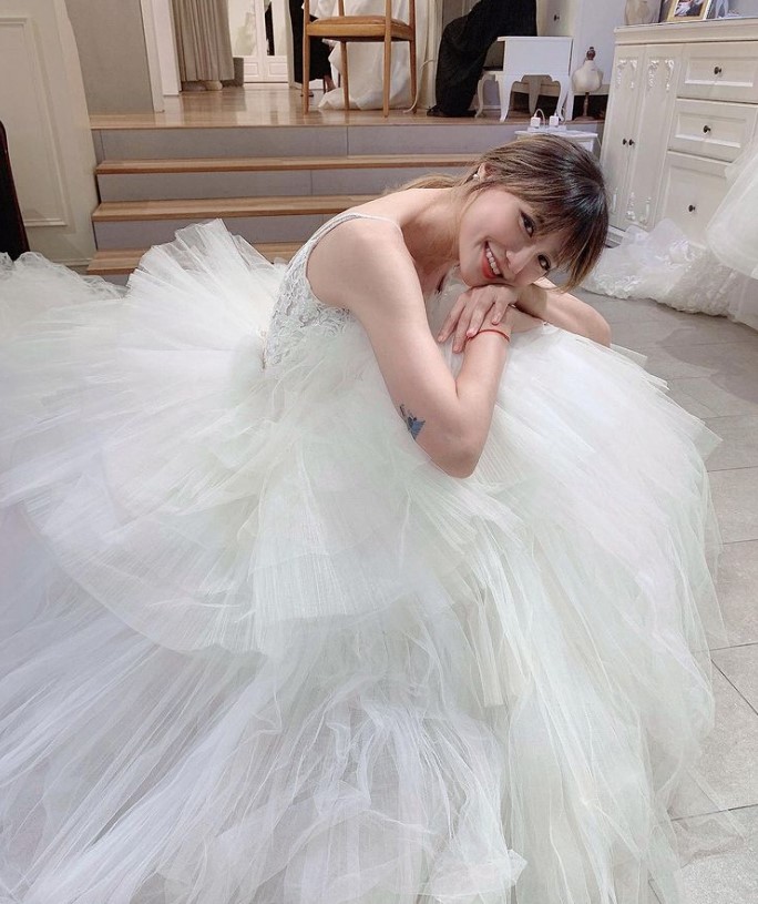 玖壹壹師弟認了要結婚!阿倉正妹女友PO「超美白紗照」婚事進度曝光