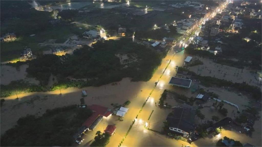 快新聞／空拍恐怖畫面曝光！北海岸暴雨　金山、萬里、淡水淹超慘