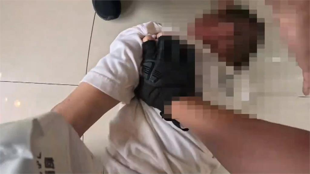 醉漢超商鬧事！　防水師傅見義勇為合力壓制