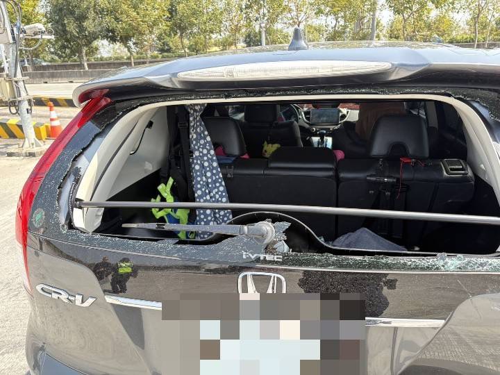 快新聞／國1彰化段車禍！小客車碰撞大貨車　幸無人傷