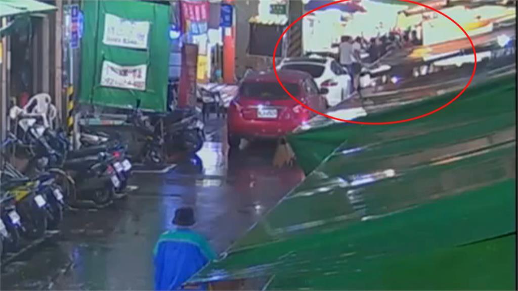 酒客不滿老闆對員工太兇 拉麵店外爆大亂鬥
