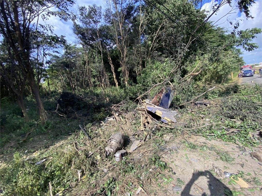 快新聞／空軍AT-3教練機墜毀高雄岡山　徐姓少尉死亡