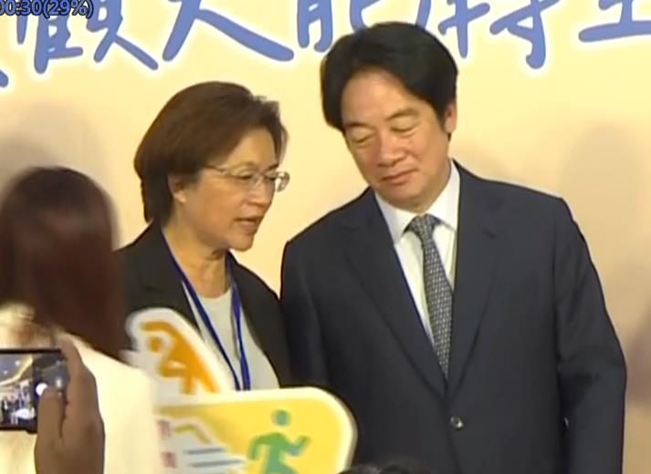 口誤啦！王惠美變王美惠　賴總統、王惠美合照互動增