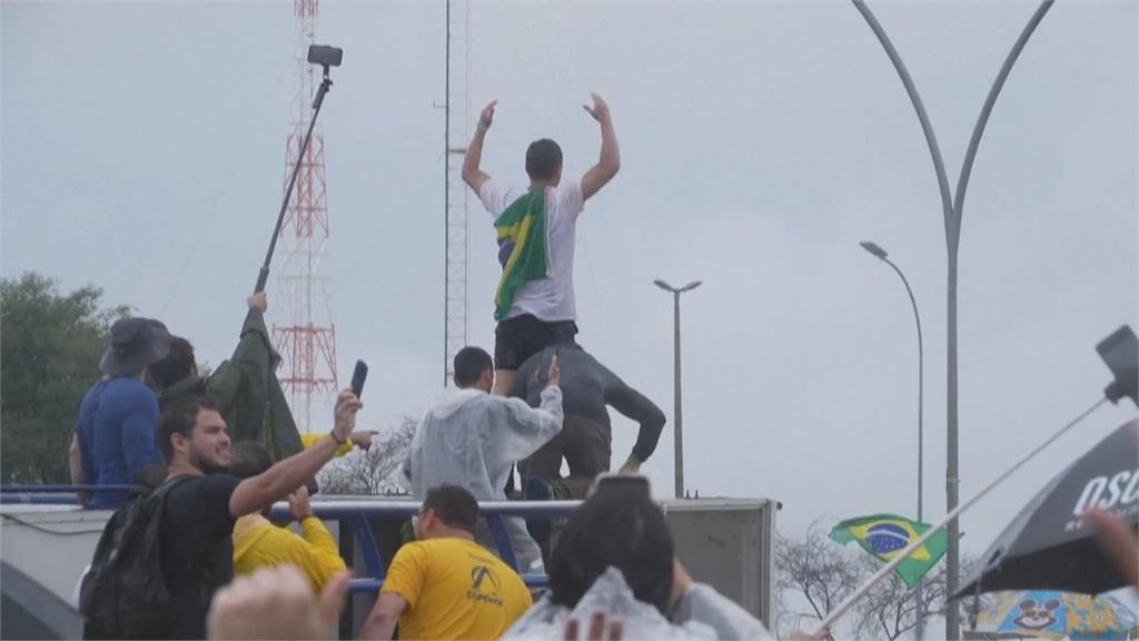 巴西前總統政變遭判27年　支持者上街抗議慘遭雷劈