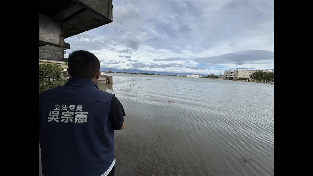 國軍裝甲車救災壓毀民車 顧立雄：不會讓官兵賠償